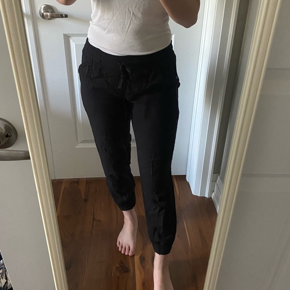 Aritzia Talula joggers - Picture 1 of 4